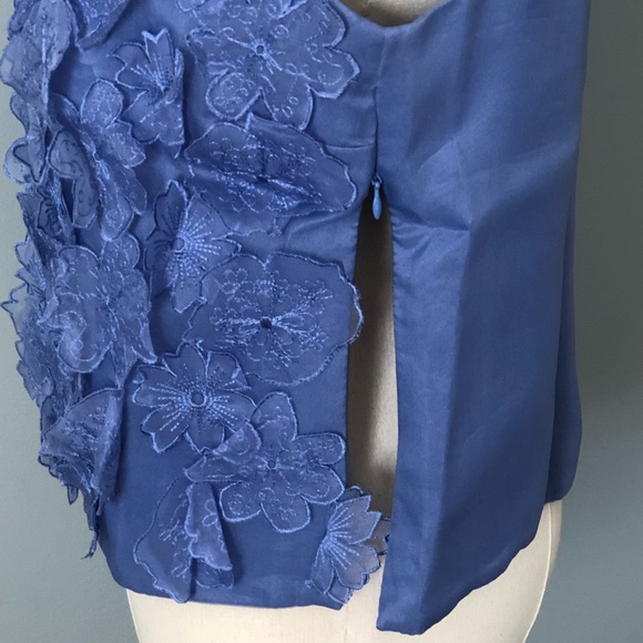 BEAUTIFUL SILK TOP WITH RUFFLED FLOWERS SIZE 6, SIDE ZIPPER-PERIWINKLE COLOR - Picture 8 of 11